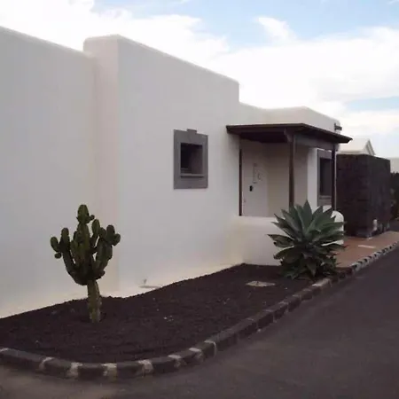 Playa Blanca Sleeps 4 Pool Wifi Apartment