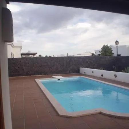 Playa Blanca Sleeps 4 Pool Wifi Apartment
