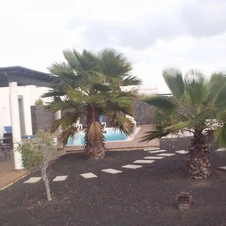 Playa Blanca Sleeps 4 Pool Wifi