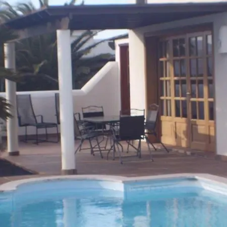 Apartment Playa Blanca Sleeps 4 Pool Wifi *