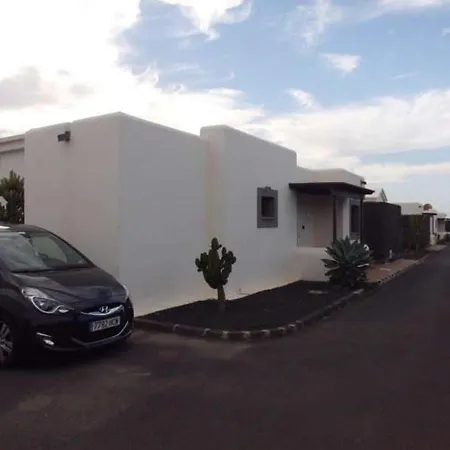Playa Blanca Sleeps 4 Pool Wifi Apartment *
